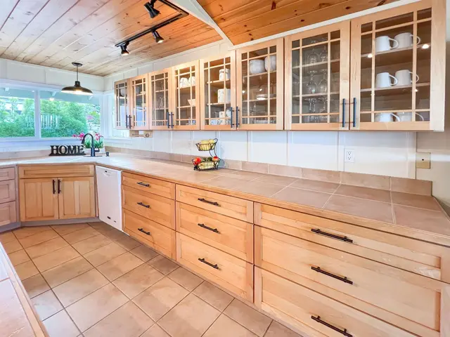 Listing Image for 40 Huina Pl 2 of 30