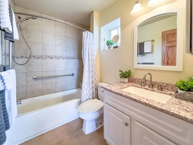 Listing Image for 40 Huina Pl 20 of 30