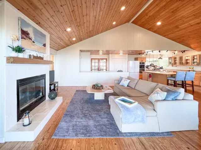 Listing Image for 40 Huina Pl 24 of 30