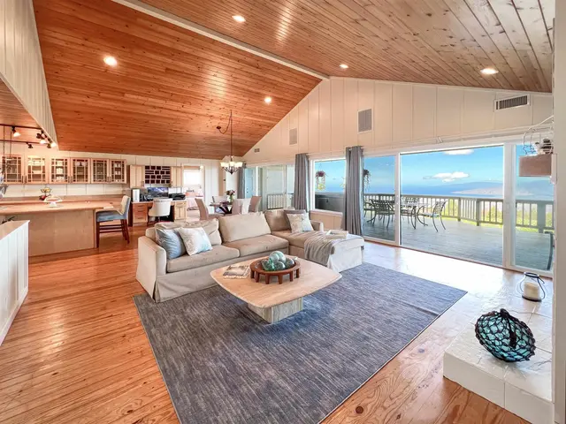 Listing Image for 40 Huina Pl 4 of 30