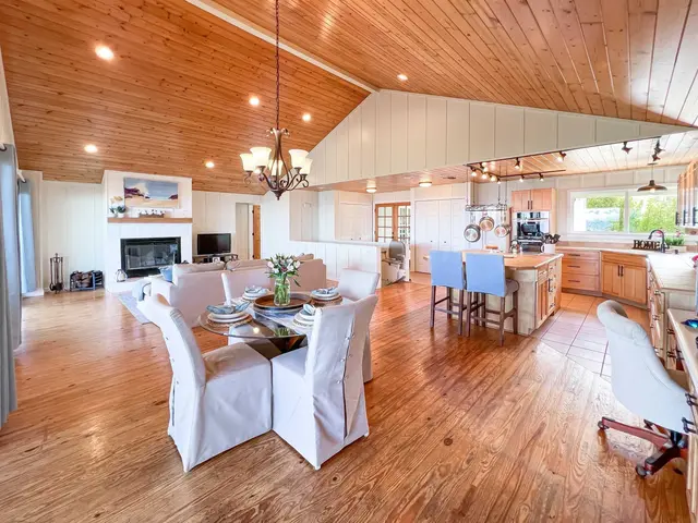 Listing Image for 40 Huina Pl 5 of 30