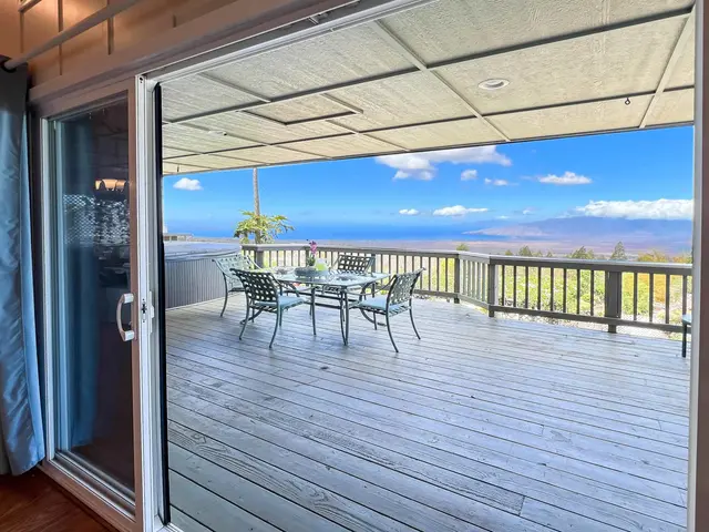 Listing Image for 40 Huina Pl 6 of 30