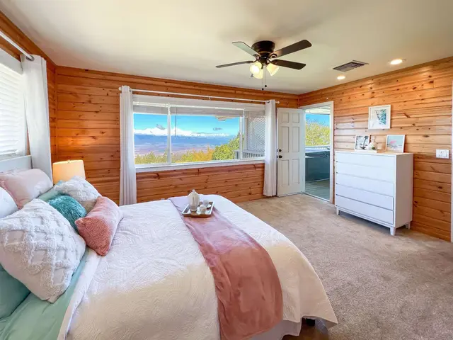 Listing Image for 40 Huina Pl 8 of 30