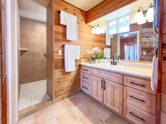 Listing Image for 40 Huina Pl 9 of 30