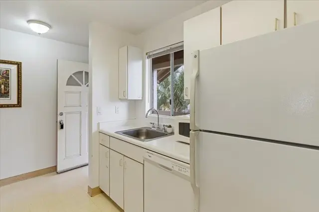 Listing Image for 45 Kapi Ln 9-203 13 of 36