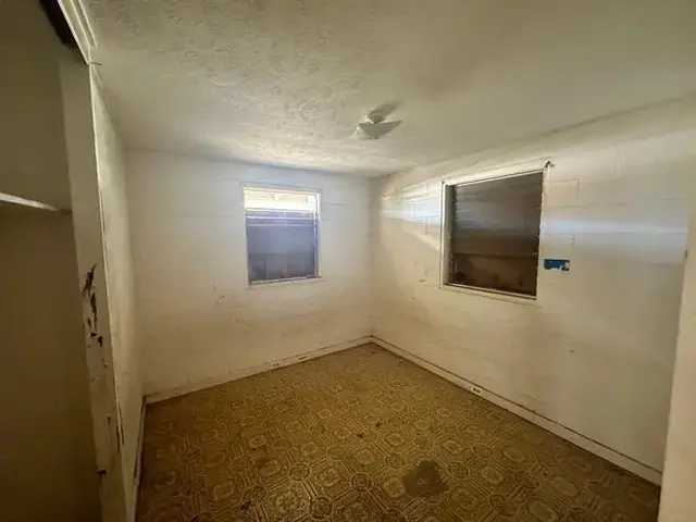 Listing Image for 592 Onehee Ave 6 of 11