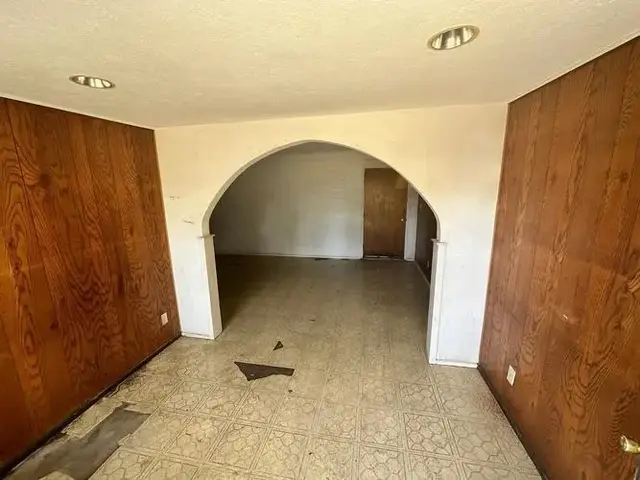 Listing Image for 592 Onehee Ave 9 of 11