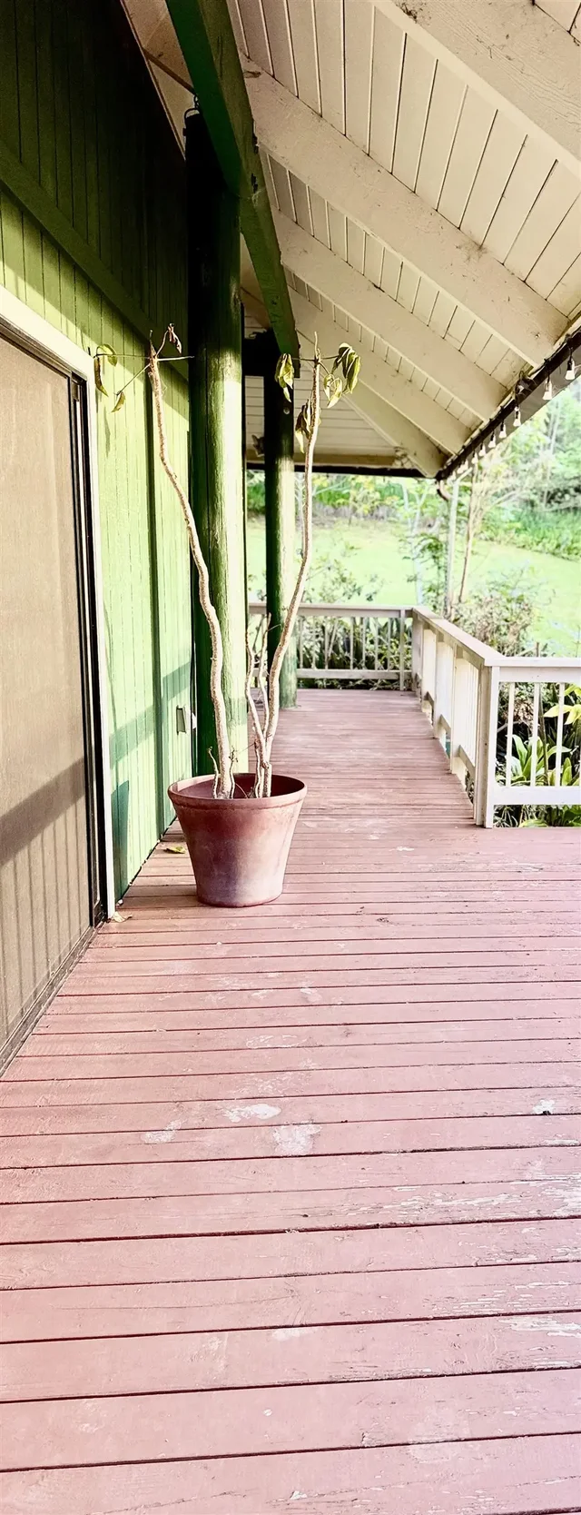 Listing Image for 2400 Piiholo Rd 17 of 39