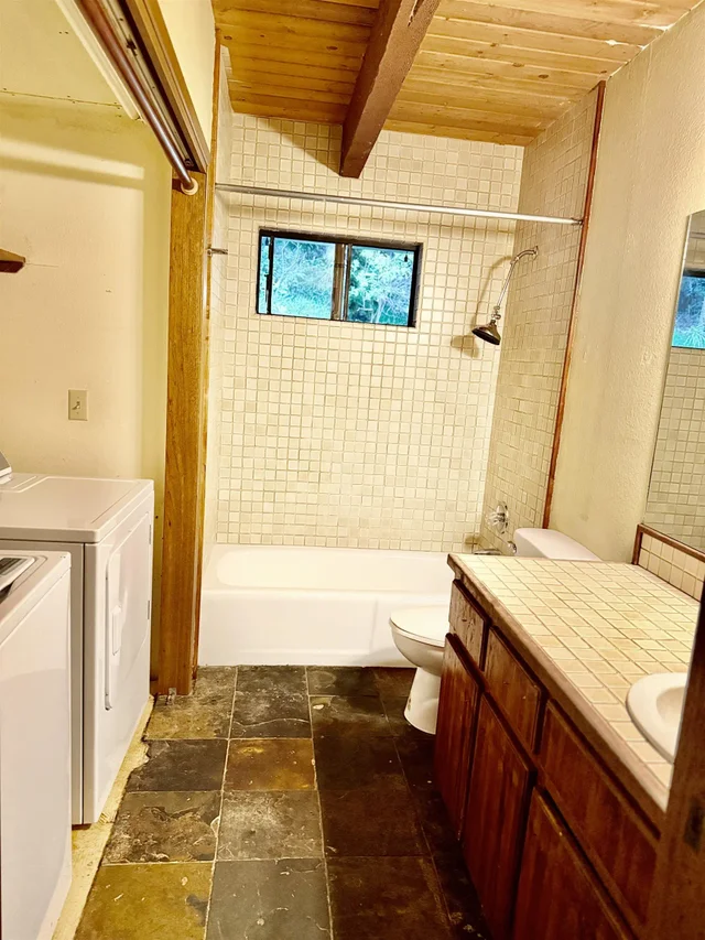 Listing Image for 2400 Piiholo Rd 27 of 39