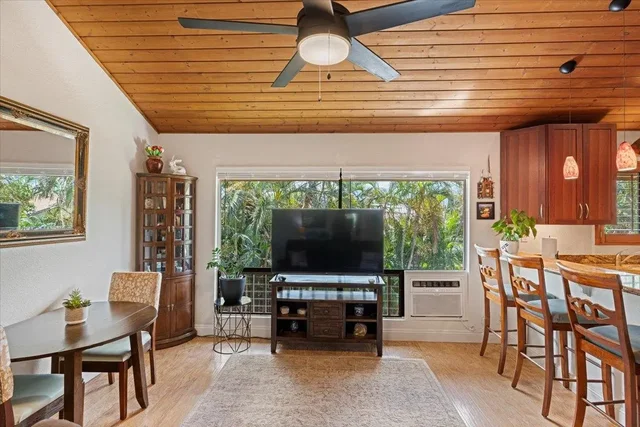 Listing Image for 15 Kulanihakoi St 17e 10 of 43