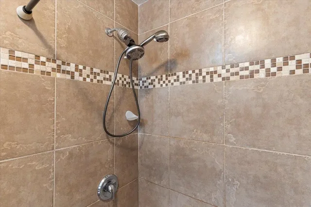 Listing Image for 15 Kulanihakoi St 17e 20 of 43