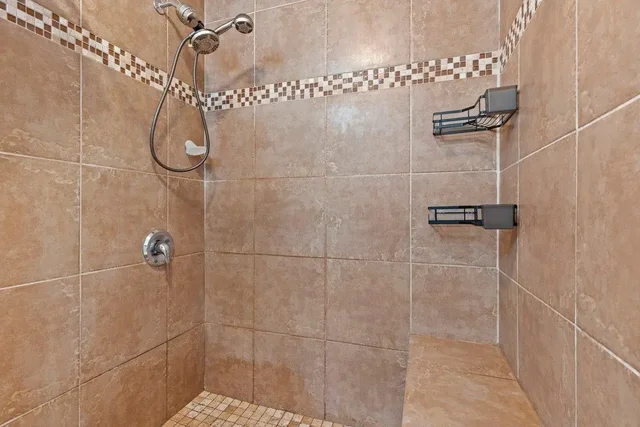 Listing Image for 15 Kulanihakoi St 17e 21 of 43