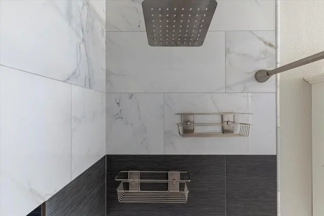 Listing Image for 15 Kulanihakoi St 17e 34 of 43