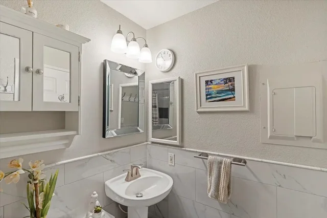 Listing Image for 15 Kulanihakoi St 17e 35 of 43