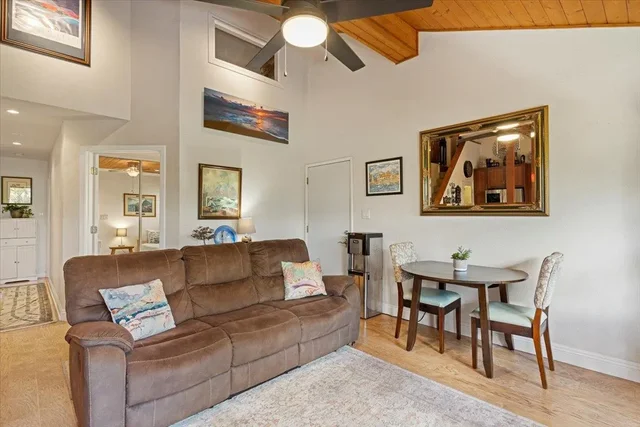 Listing Image for 15 Kulanihakoi St 17e 7 of 43