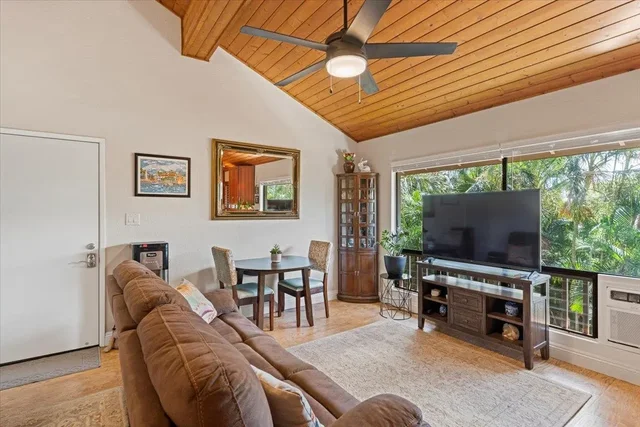 Listing Image for 15 Kulanihakoi St 17e 9 of 43