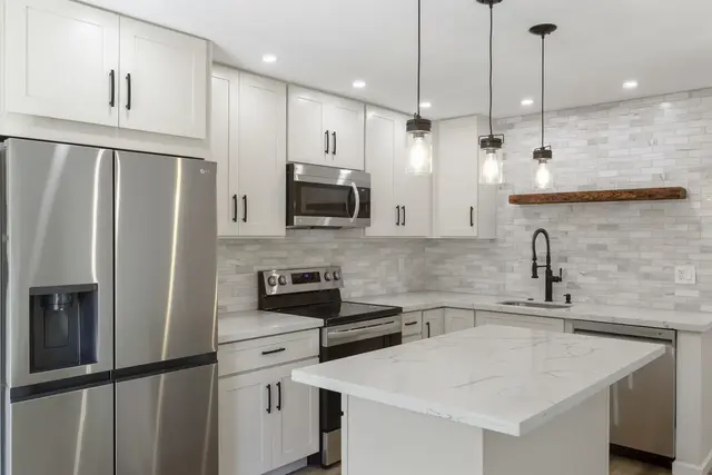 Listing Image for 140 Uwapo Rd 22-102 13 of 49