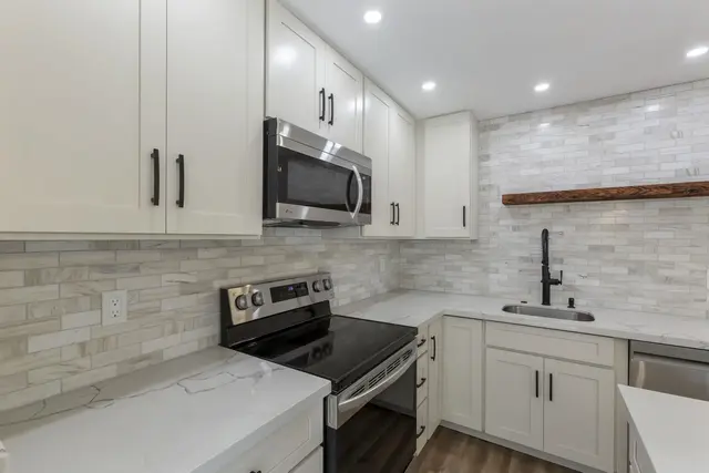 Listing Image for 140 Uwapo Rd 22-102 14 of 49
