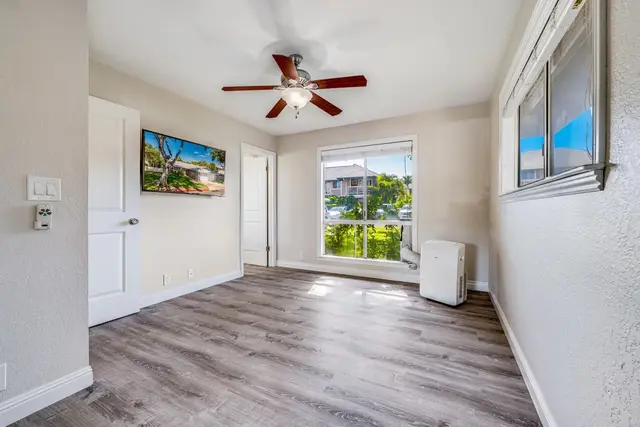 Listing Image for 480 Kenolio Rd Unit D 22 of 48