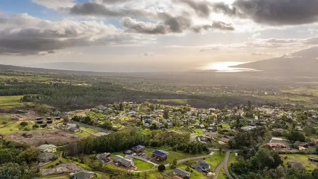 Listing Image for 1 Haleakala Hwy 6 of 17