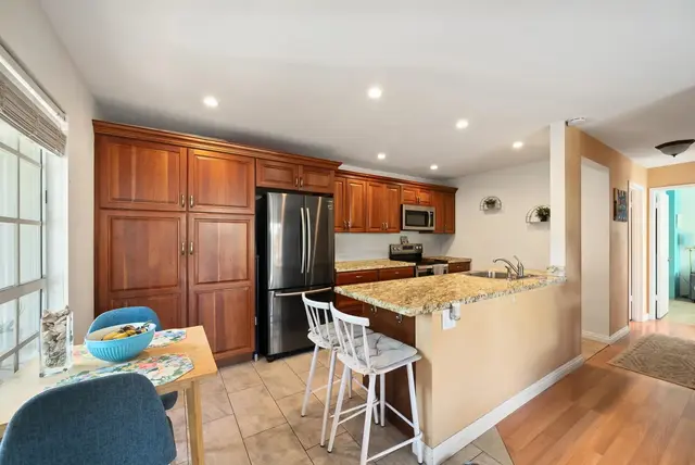 Listing Image for 160 Keonekai Rd 9-101 1 of 23