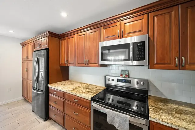 Listing Image for 160 Keonekai Rd 9-101 3 of 23