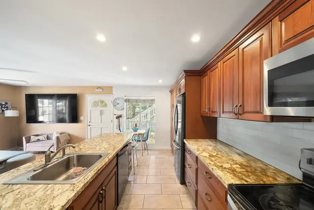Listing Image for 160 Keonekai Rd 9-101 5 of 23