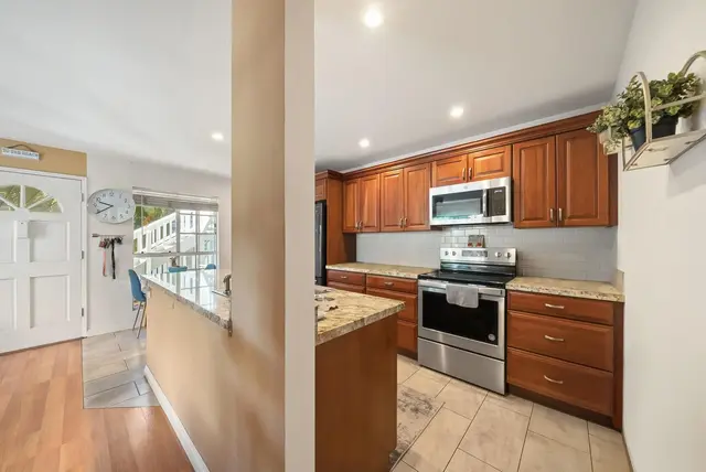 Listing Image for 160 Keonekai Rd 9-101 7 of 23