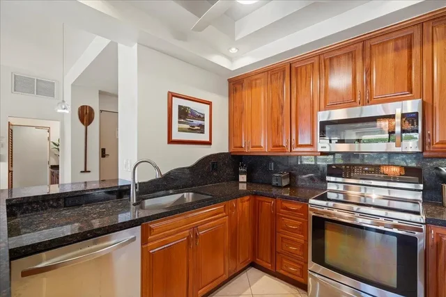 Listing Image for 500 Kapalua Dr 25 P 3-4 10 of 50