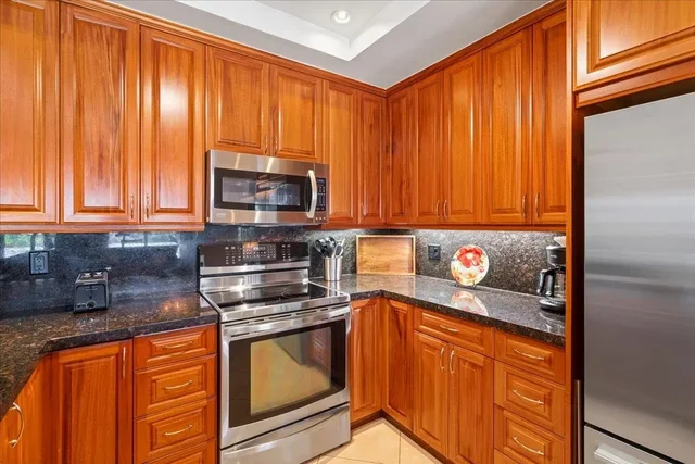 Listing Image for 500 Kapalua Dr 25 P 3-4 9 of 50