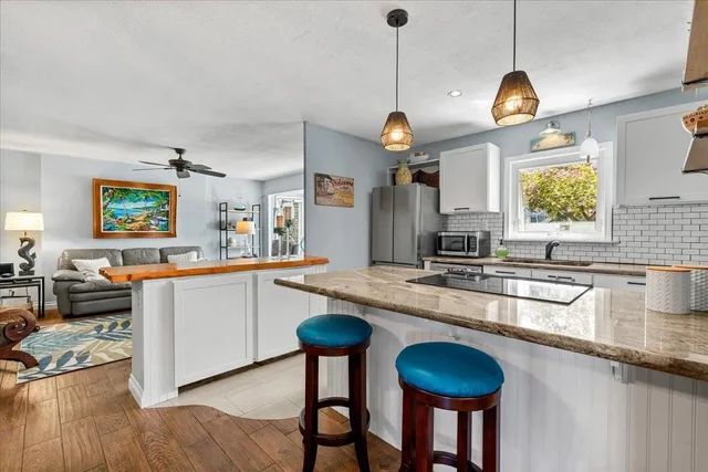 Listing Image for 219 Hoohale Pl 9 of 42