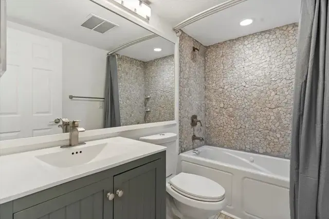 Listing Image for 140 Uwapo Rd 37-103 12 of 38
