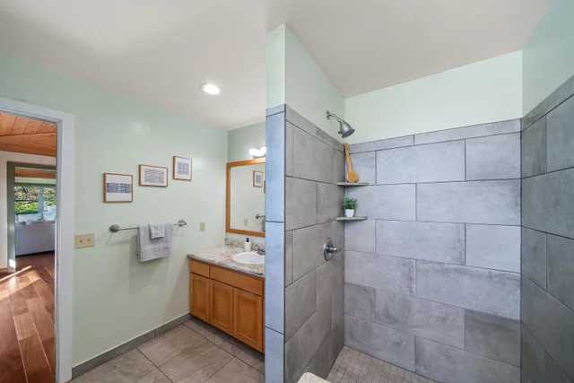 Listing Image for 2944 Kalua Koi Rd 28 of 47