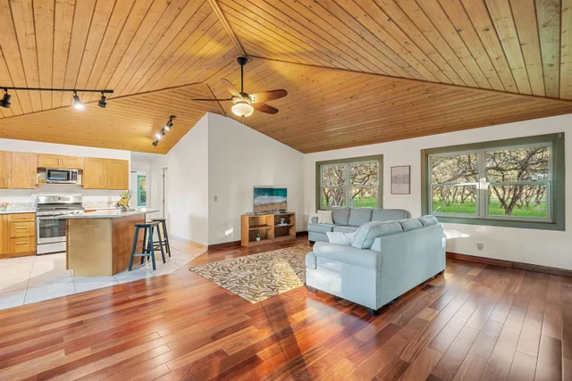 Listing Image for 2944 Kalua Koi Rd 42 of 47