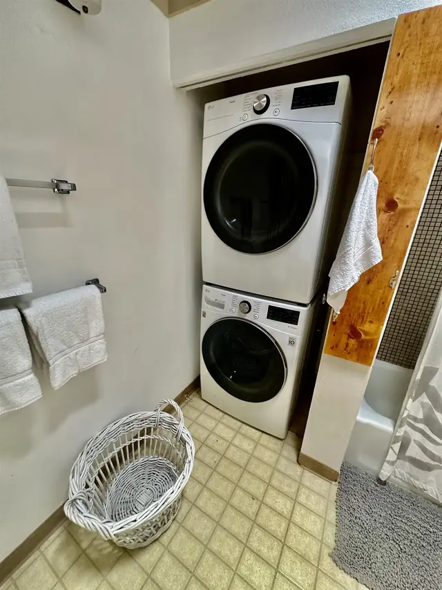 Listing Image for 100 Lio Pl O2 18 of 43