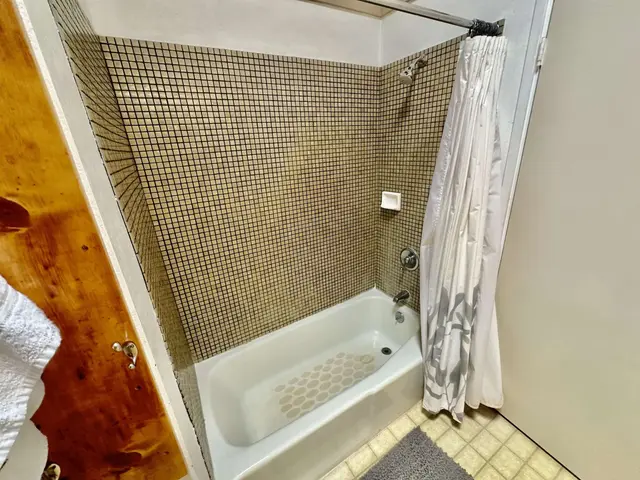 Listing Image for 100 Lio Pl O2 20 of 43