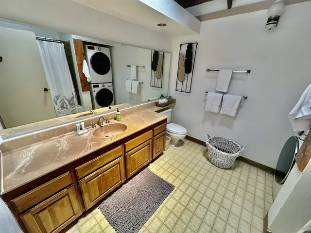 Listing Image for 100 Lio Pl O2 27 of 43
