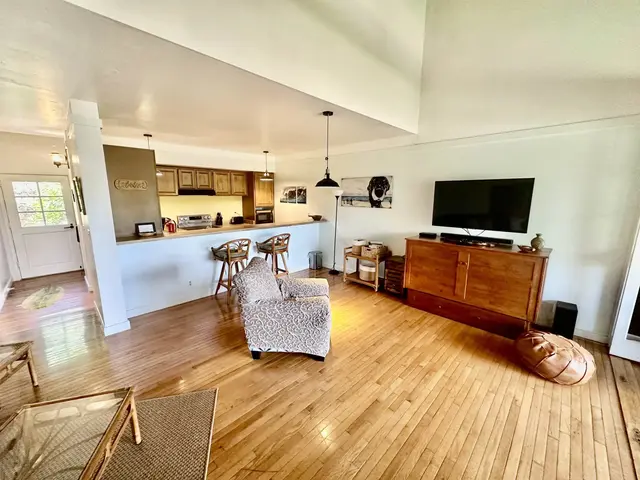 Listing Image for 100 Lio Pl O2 7 of 43