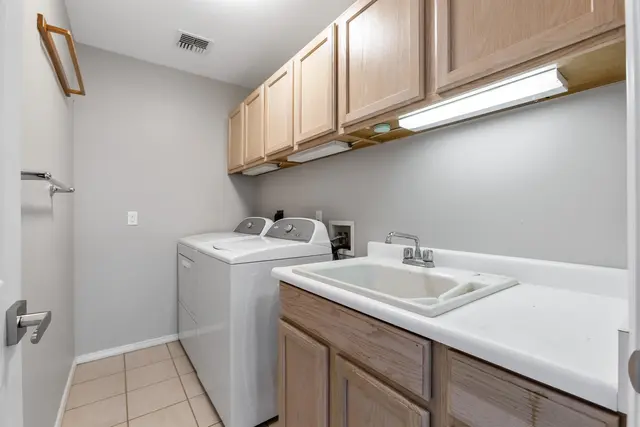 Listing Image for 133 Oleander Pl 33 of 39