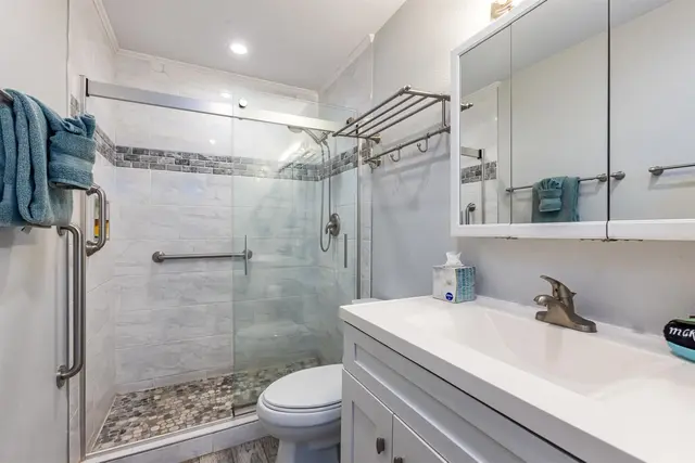 Listing Image for 50 Hauoli St 410 17 of 41