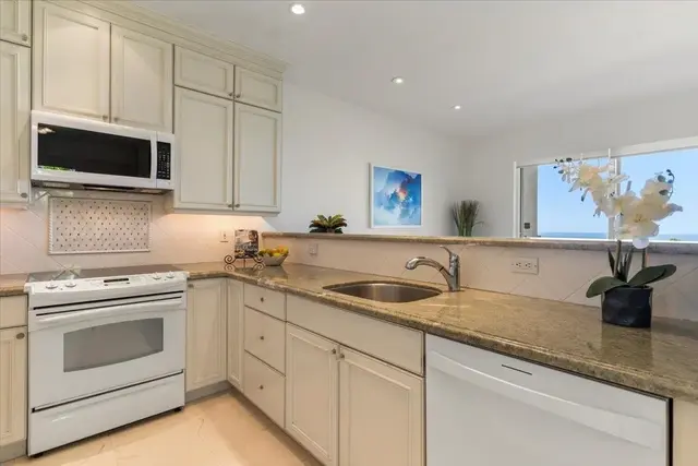 Listing Image for 3950 Kalai Waa St D-103 10 of 38
