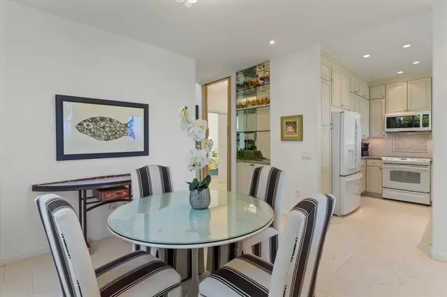 Listing Image for 3950 Kalai Waa St D-103 15 of 38