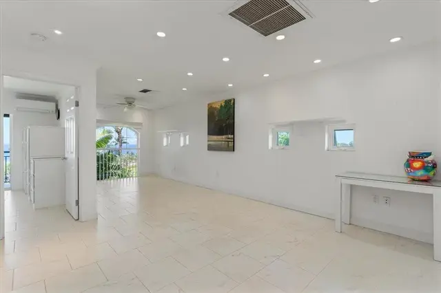 Listing Image for 3950 Kalai Waa St D-103 26 of 38
