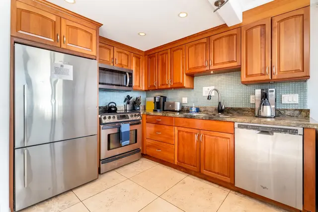 Listing Image for 70 Hauoli St 414 12 of 37