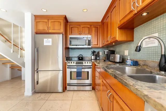 Listing Image for 70 Hauoli St 414 13 of 37