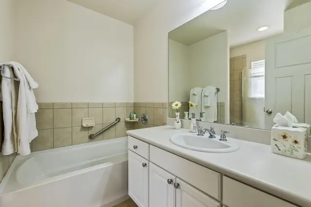 Listing Image for 48 Kuinehe Pl 19 33 of 49