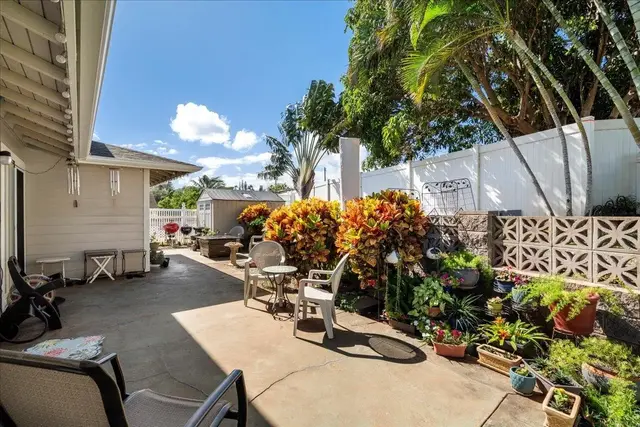 Listing Image for 161 Iao Loop 32 of 46