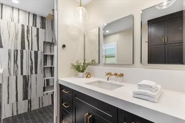 Listing Image for 49 Meheu Cir 3 of 4