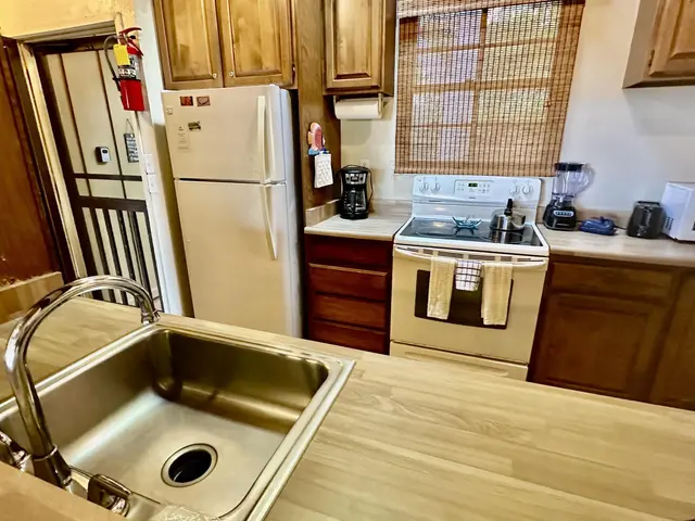 Listing Image for 100 Lio Pl I2 16 of 39