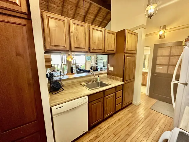 Listing Image for 100 Lio Pl I2 17 of 39